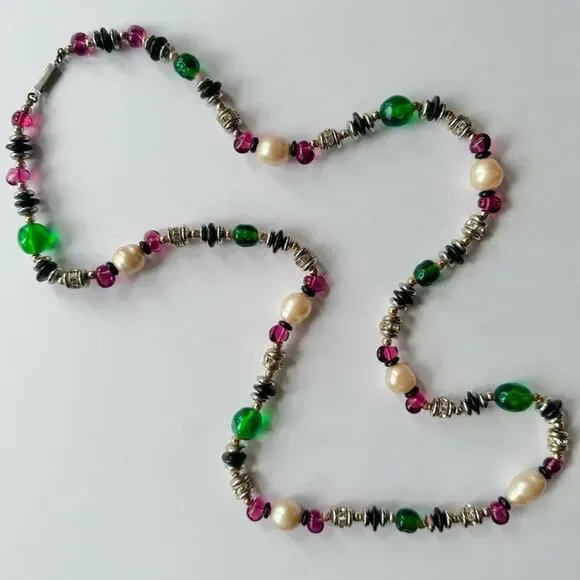 Vintage Chanel Gripoix Red Green Glass Bead Faux Pearl & Rhinestone Necklace - Picture 10 of 16